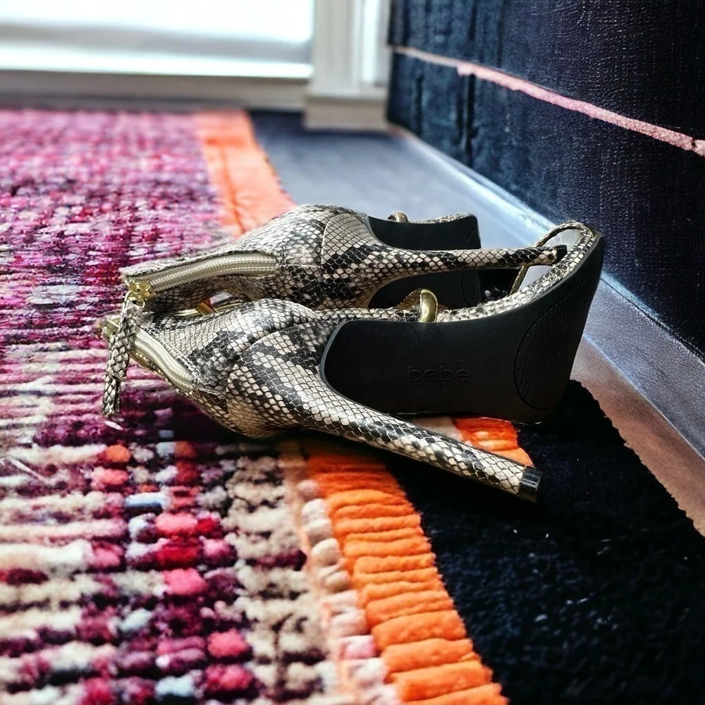NWOT Bebe Berdine Snakeskin Print Open Toe Zipper Stiletto‎ Strappy Heels Size 7